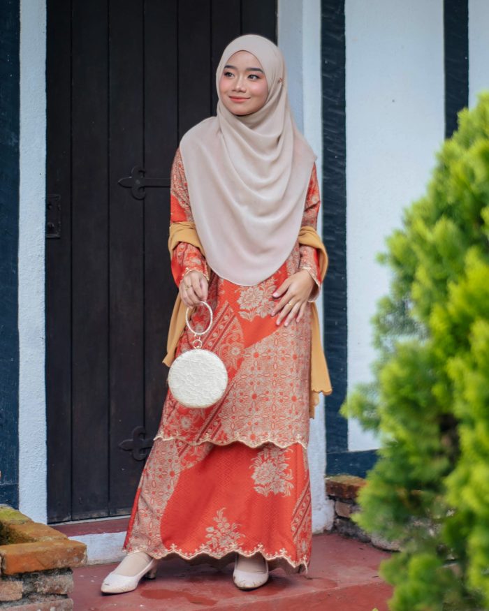 Baju Kurung Moden Batik Sulam Sultanah 10.0 - Jasnita Orange - Image 2