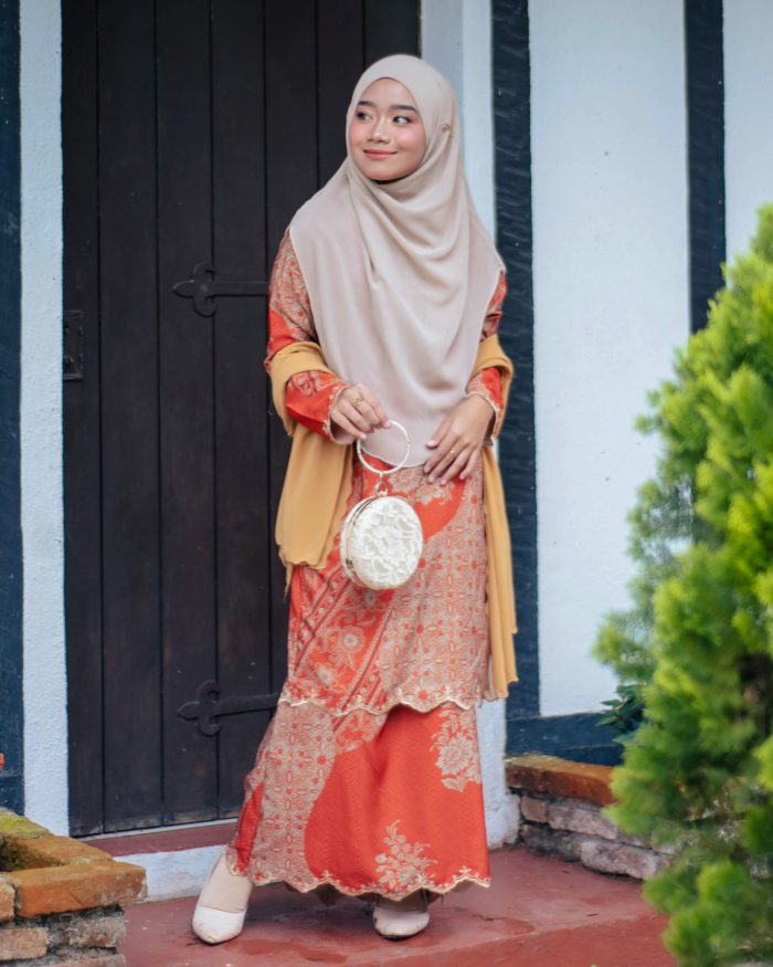 Baju Kurung Moden Batik Sulam Sultanah 10.0 - Jasnita Orange - Image 3