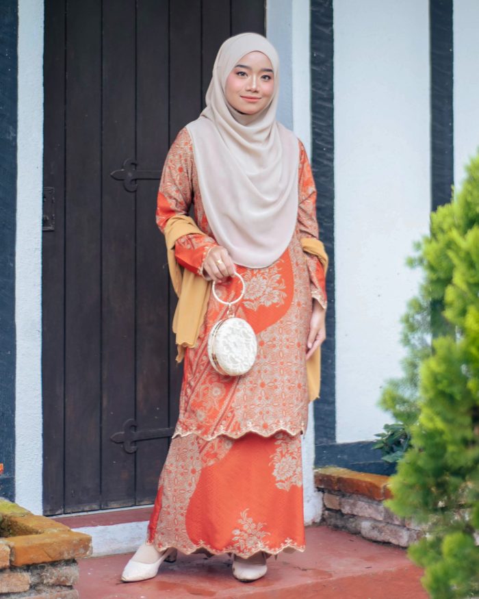 Baju Kurung Moden Batik Sulam Sultanah 10.0 - Jasnita Orange