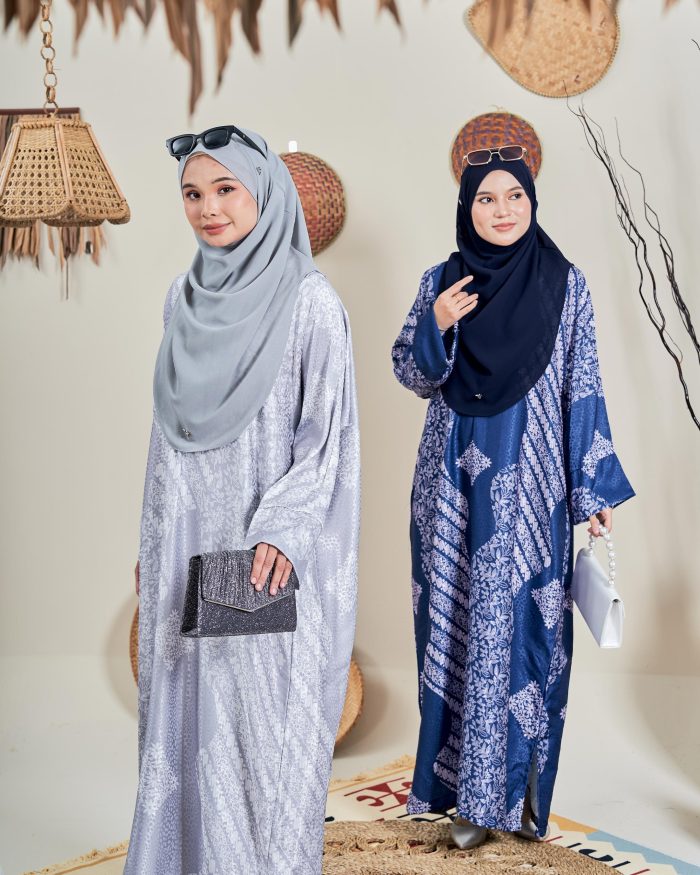 Kaftan Batik Sultanah – Kamelia Denim Blue - Image 6