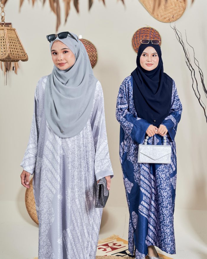 Kaftan Batik Sultanah – Kamelia Greyish Steel - Image 5