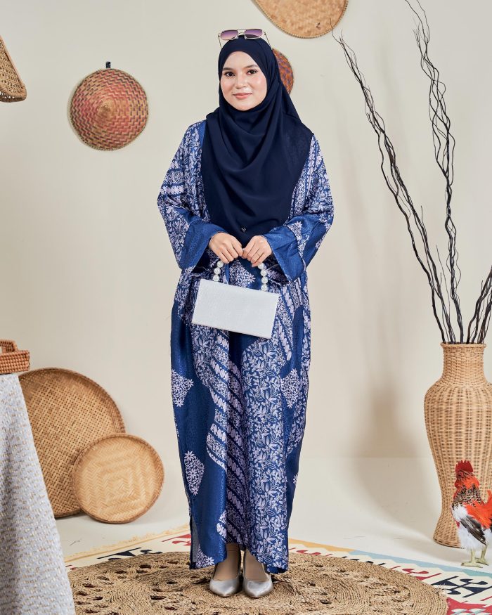 Kaftan Batik Sultanah – Kamelia Denim Blue - Image 2