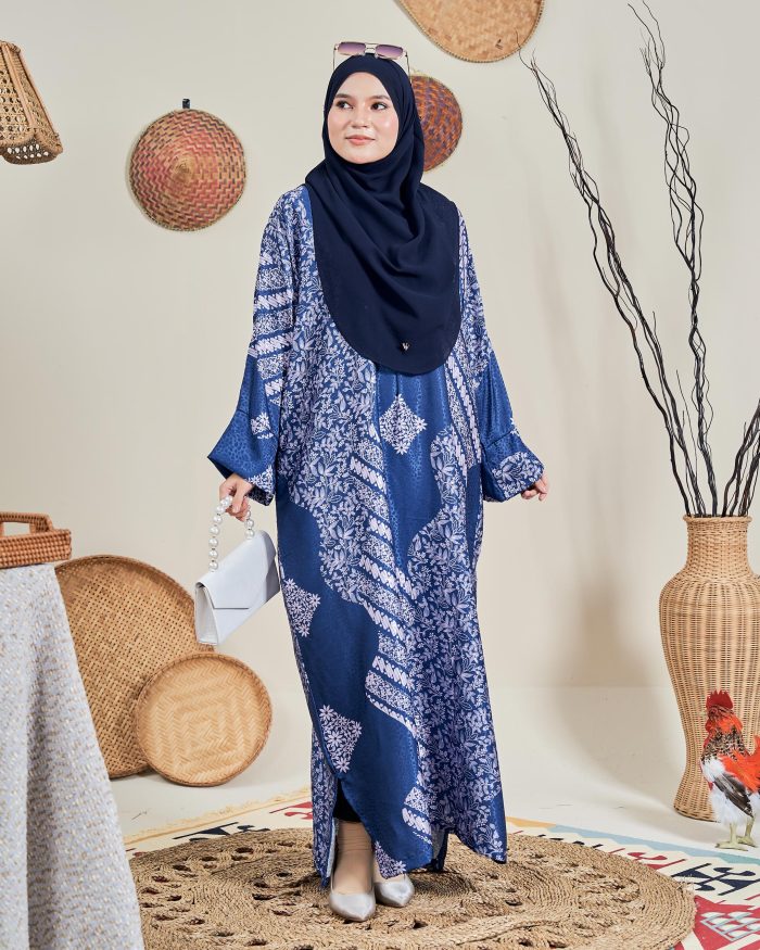 Kaftan Batik Sultanah – Kamelia Denim Blue - Image 3