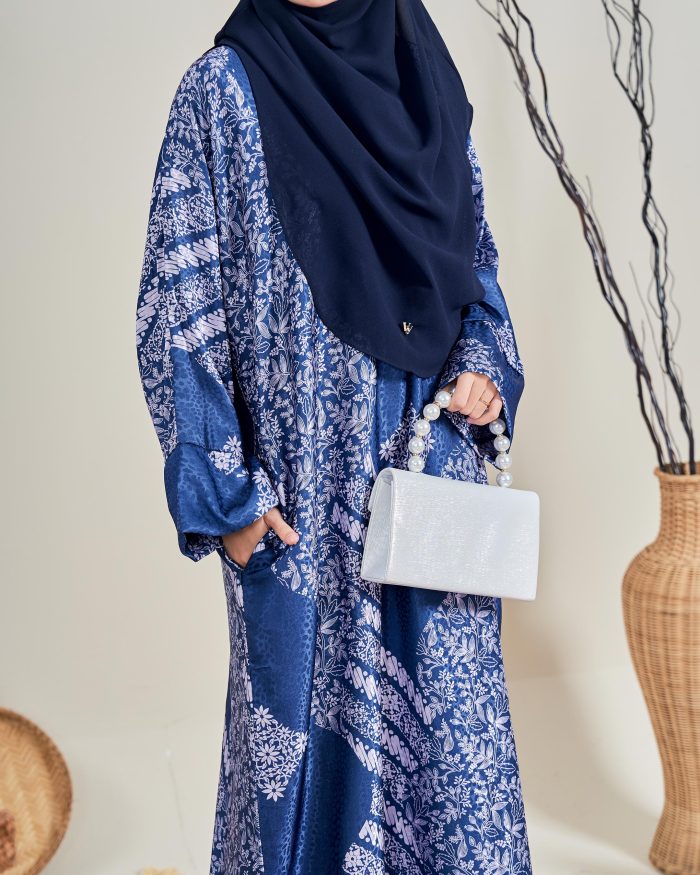 Kaftan Batik Sultanah – Kamelia Denim Blue - Image 4