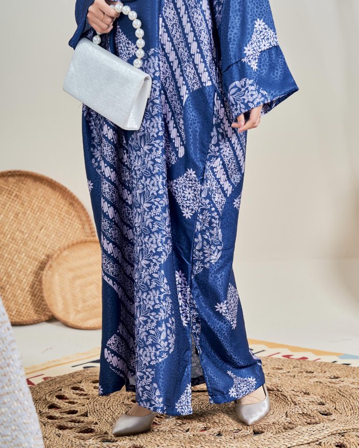 Kaftan Batik Sultanah – Kamelia Denim Blue - Image 5