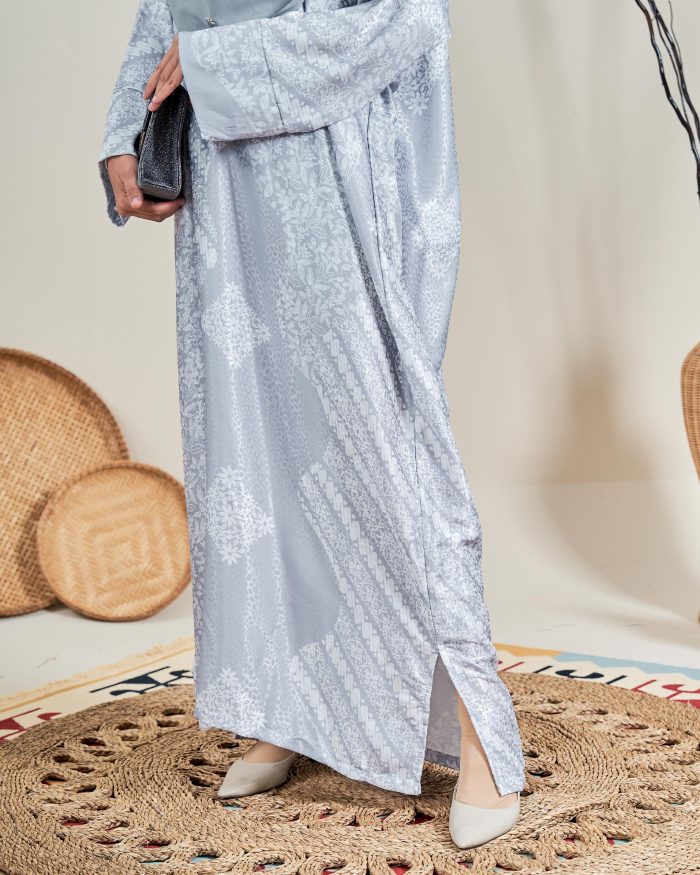 Kaftan Batik Sultanah – Kamelia Greyish Steel - Image 3