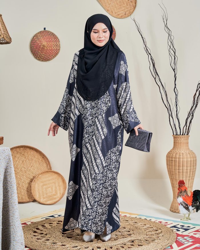 Kaftan Batik Sultanah – Kamelia Matte Black - Image 2