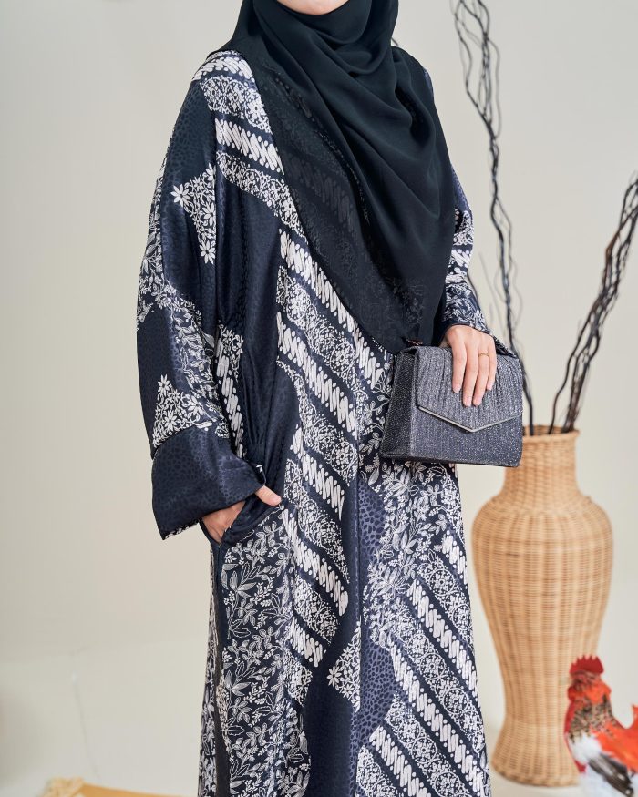 Kaftan Batik Sultanah – Kamelia Matte Black - Image 3