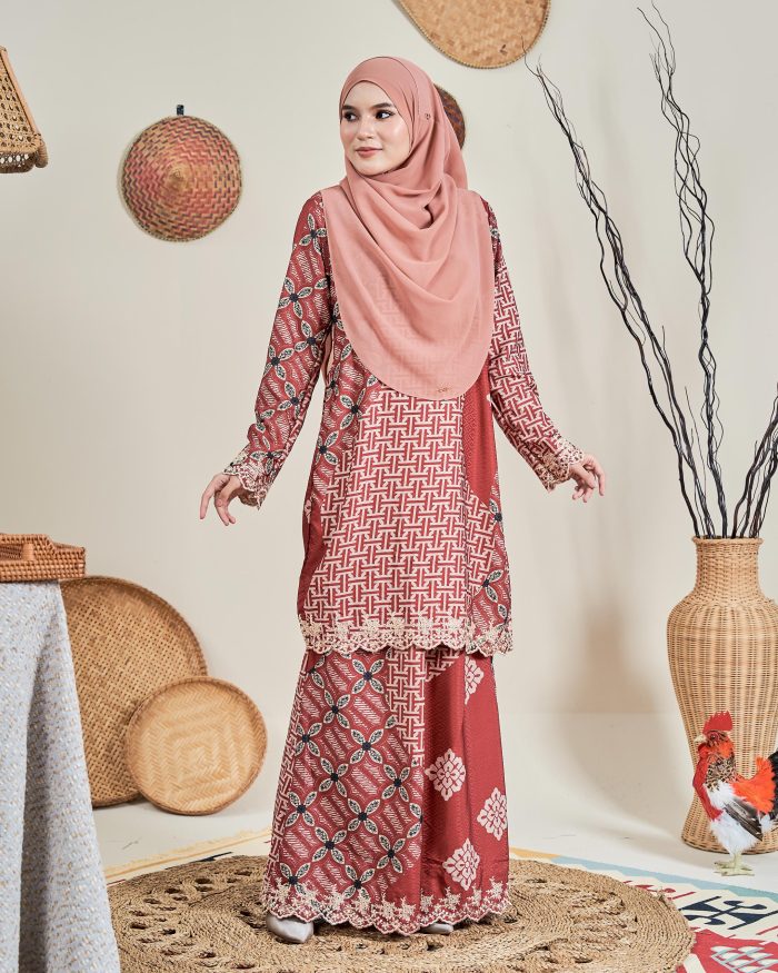 Baju Kurung Moden Batik Sulam Sultanah 10.0 - Kartika Berry Red