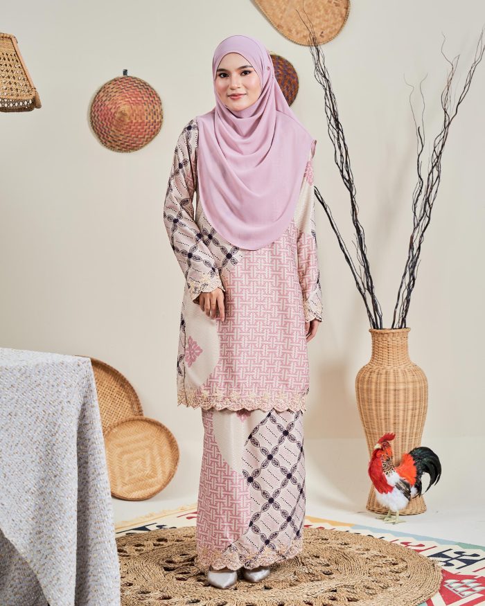 Baju Kurung Moden Batik Sulam Sultanah 10.0 - Kartika Blush Pink - Image 3