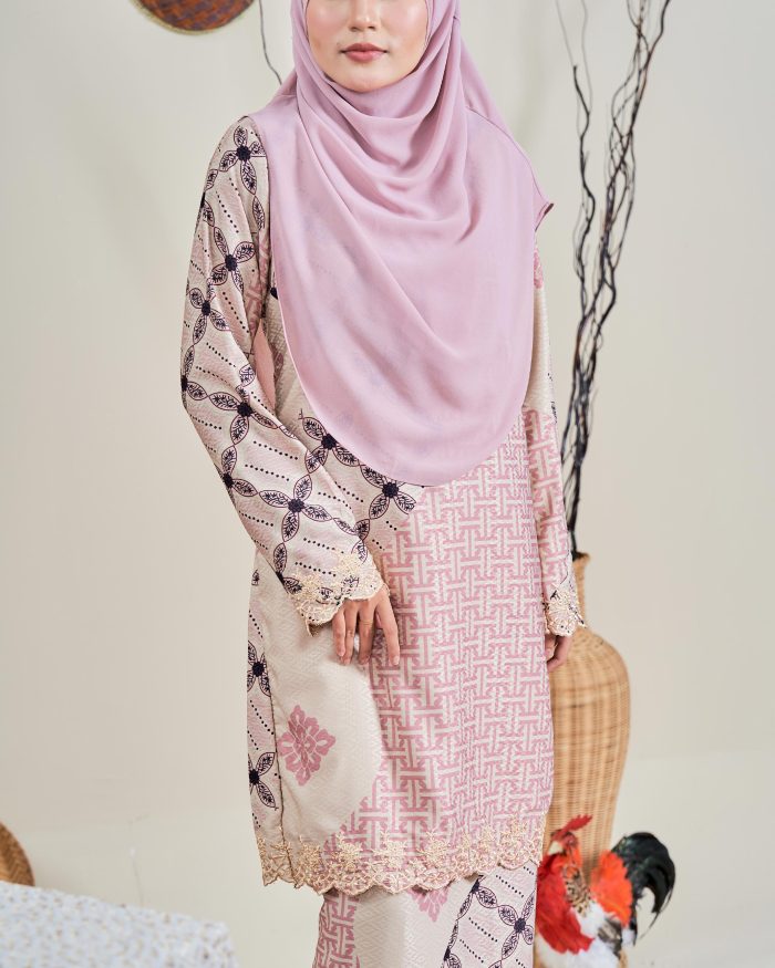 Baju Kurung Moden Batik Sulam Sultanah 10.0 - Kartika Blush Pink - Image 4