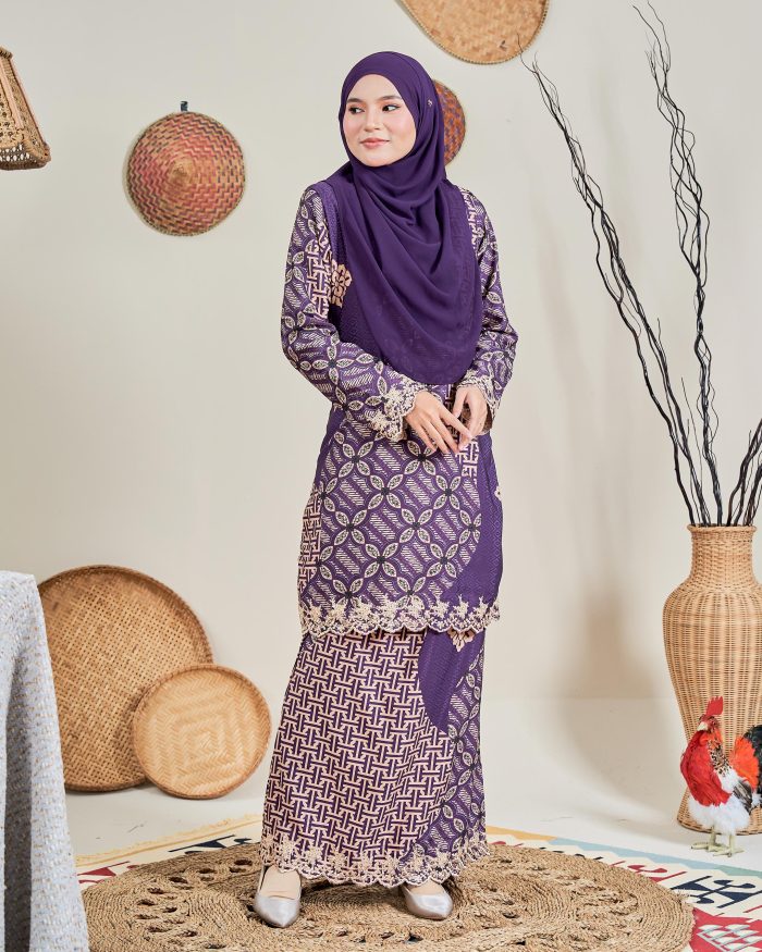 Baju Kurung Moden Batik Sulam Sultanah 10.0 - Kartika Dark Purple - Image 3