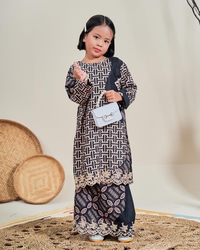 Baju Kurung Moden Batik Sulam Sultanah 10.0 Kids - Kartika Grease Black - Image 2