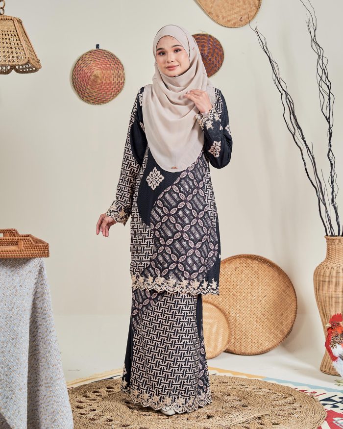 Baju Kurung Moden Batik Sulam Sultanah 10.0 - Kartika Grease Black