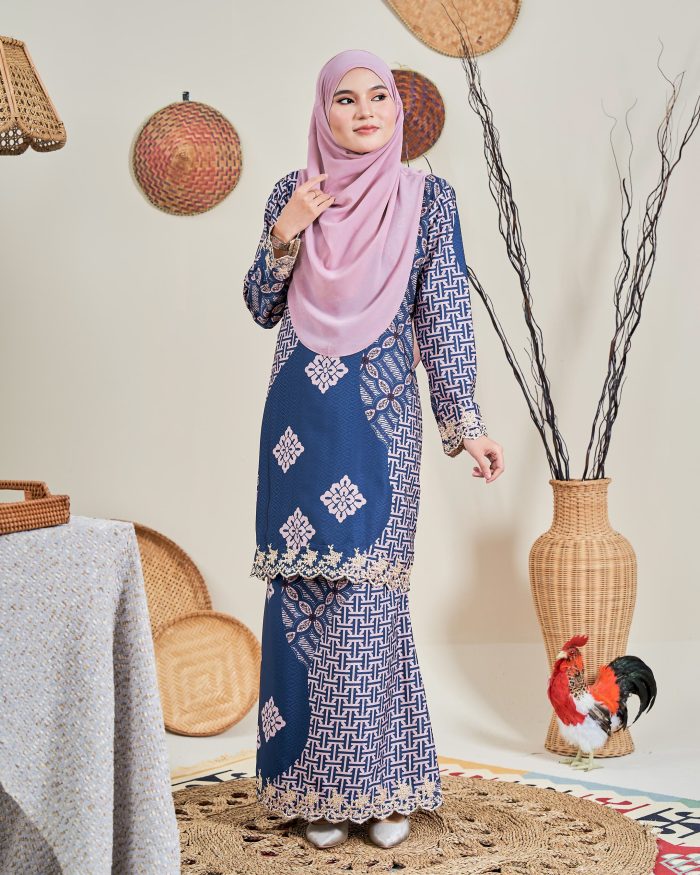 Baju Kurung Moden Batik Sulam Sultanah 10.0 - Kartika Spruce Blue - Image 2