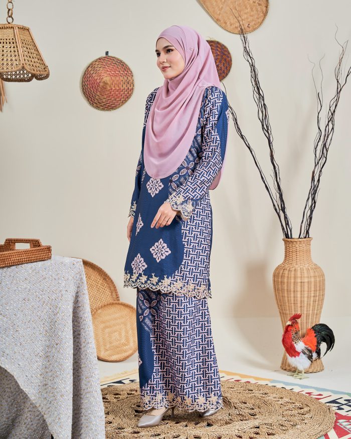 Baju Kurung Moden Batik Sulam Sultanah 10.0 - Kartika Spruce Blue - Image 3