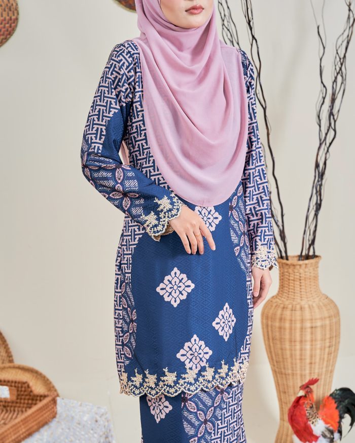 Baju Kurung Moden Batik Sulam Sultanah 10.0 - Kartika Spruce Blue - Image 4