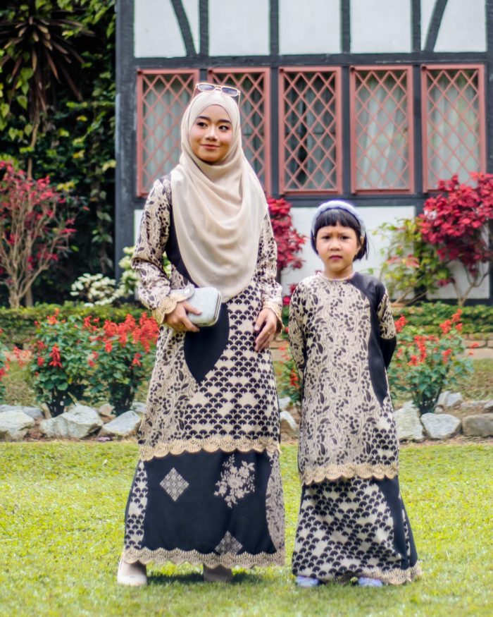 Baju Kurung Moden Batik Sulam Sultanah 10.0 - Kenanga Black Olive - Image 4