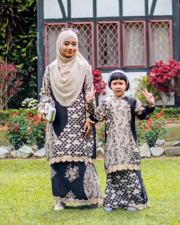 Baju Kurung Moden Batik Sulam Sultanah 10.0 - Kenanga Black Olive - Image 5