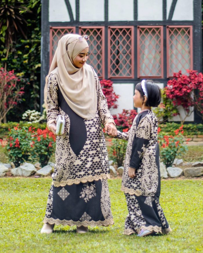 Baju Kurung Moden Batik Sulam Sultanah Kids 10.0 - Kenanga Black Olive - Image 4