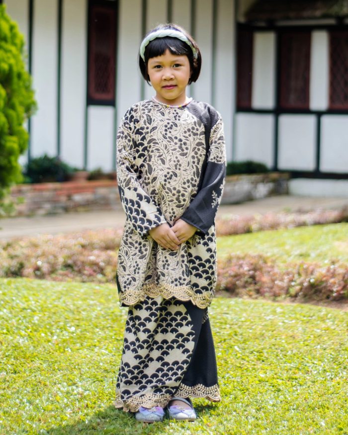 Baju Kurung Moden Batik Sulam Sultanah Kids 10.0 - Kenanga Black Olive - Image 2