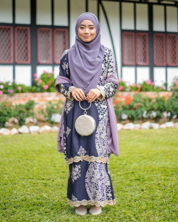 Baju Kurung Moden Batik Sulam Sultanah 10.0 - Kenanga Deep Indigo