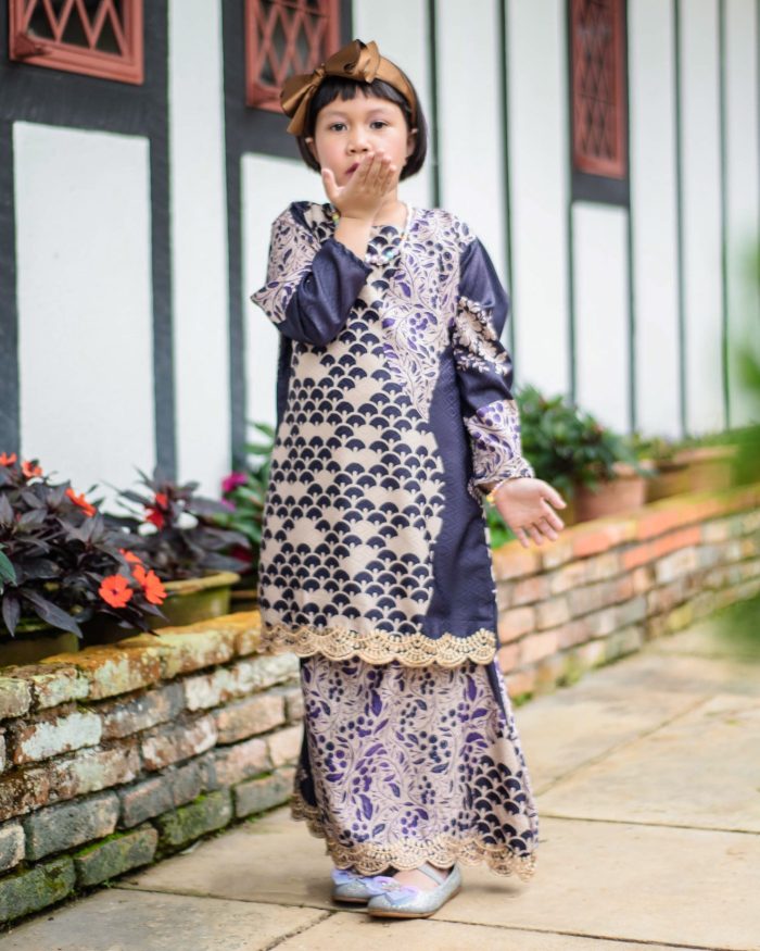 Baju Kurung Moden Batik Sulam Sultanah Kids 10.0 - Kenanga Deep Indigo - Image 3