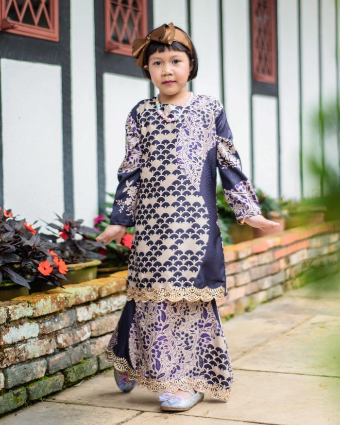 Baju Kurung Moden Batik Sulam Sultanah Kids 10.0 - Kenanga Deep Indigo - Image 4