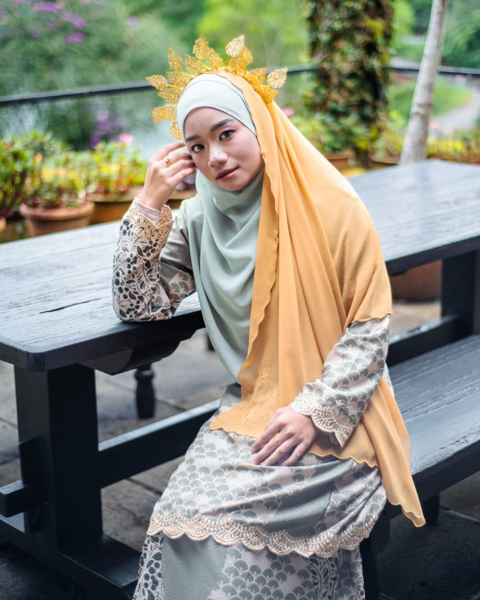 Baju Kurung Moden Batik Sulam Sultanah 10.0 - Kenanga Light Sage - Image 4