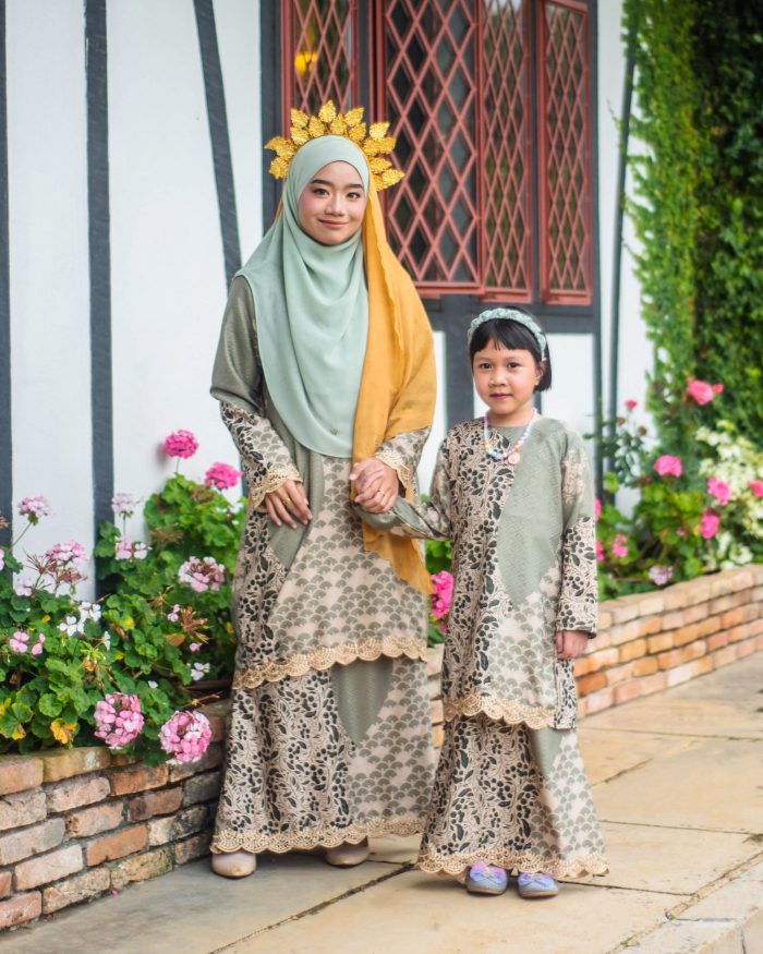 Baju Kurung Moden Batik Sulam Sultanah 10.0 - Kenanga Light Sage - Image 5