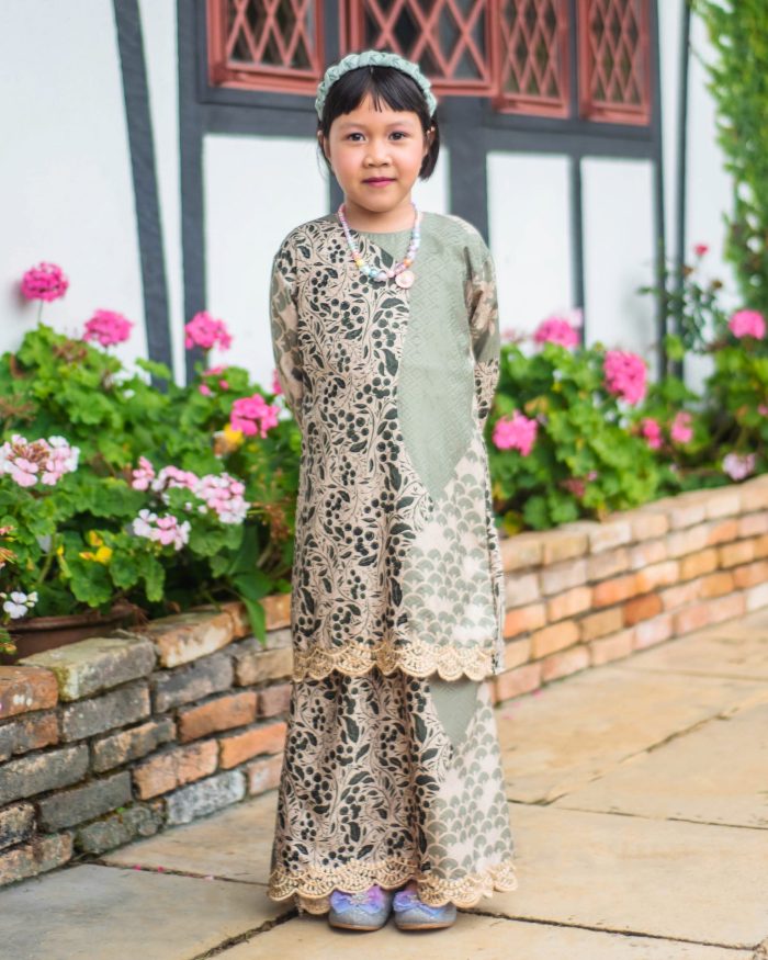 Baju Kurung Moden Batik Sulam Sultanah Kids 10.0 - Kenanga Light Sage - Image 2