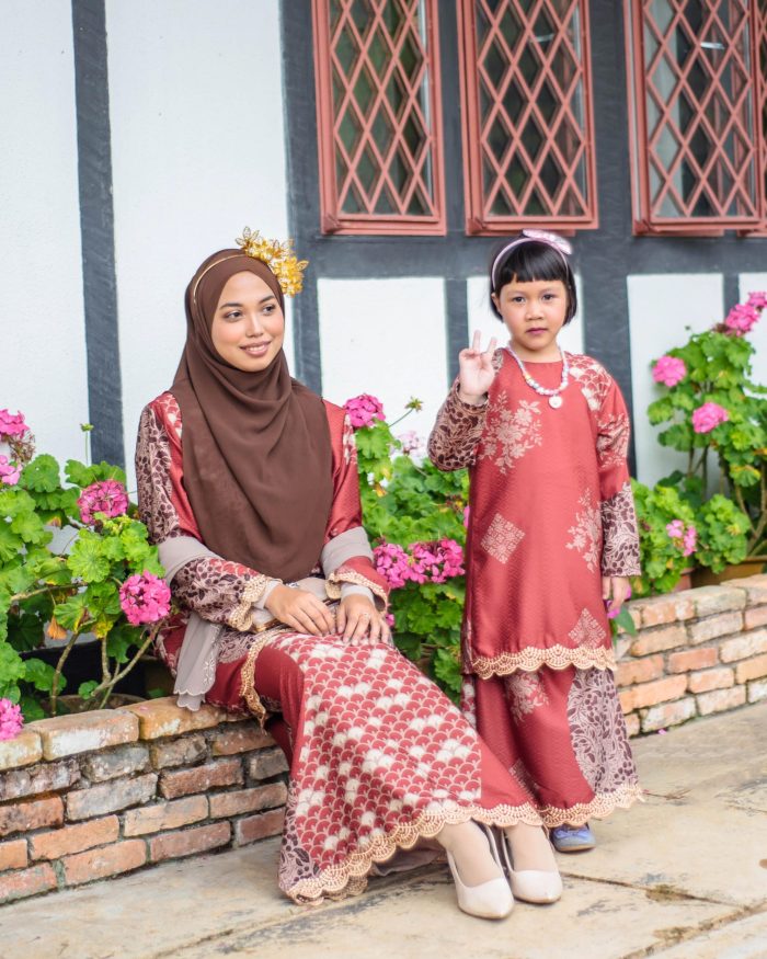 Baju Kurung Moden Batik Sulam Sultanah Kids 10.0 - Kenanga Red Garnet - Image 3