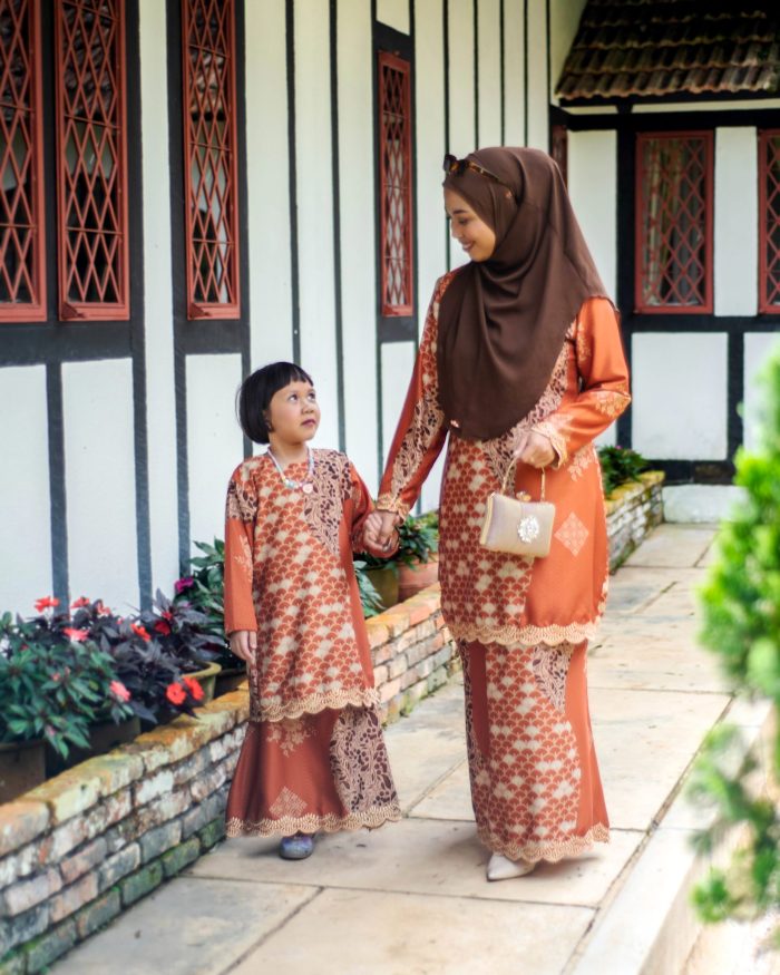 Baju Kurung Moden Batik Sulam Sultanah Kids 10.0 - Kenanga Brick Orange - Image 5