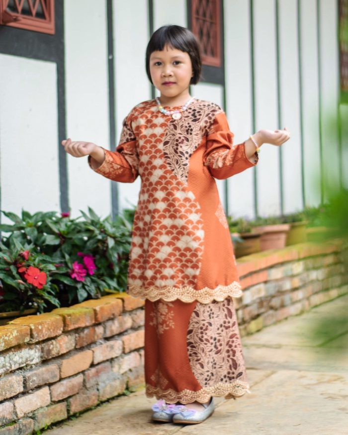 Baju Kurung Moden Batik Sulam Sultanah Kids 10.0 - Kenanga Brick Orange - Image 3