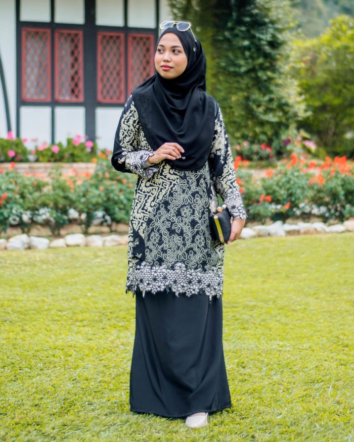 Baju Kurung Moden Batik Sulam Sultanah 10.0 - Kuntum Black