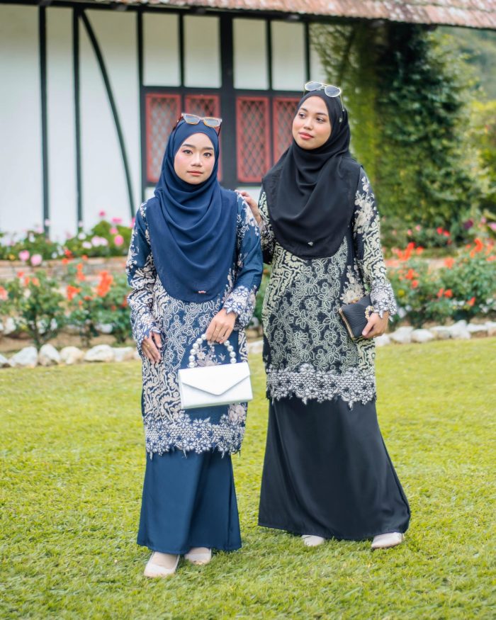 Baju Kurung Moden Batik Sulam Sultanah 10.0 - Kuntum Black - Image 4