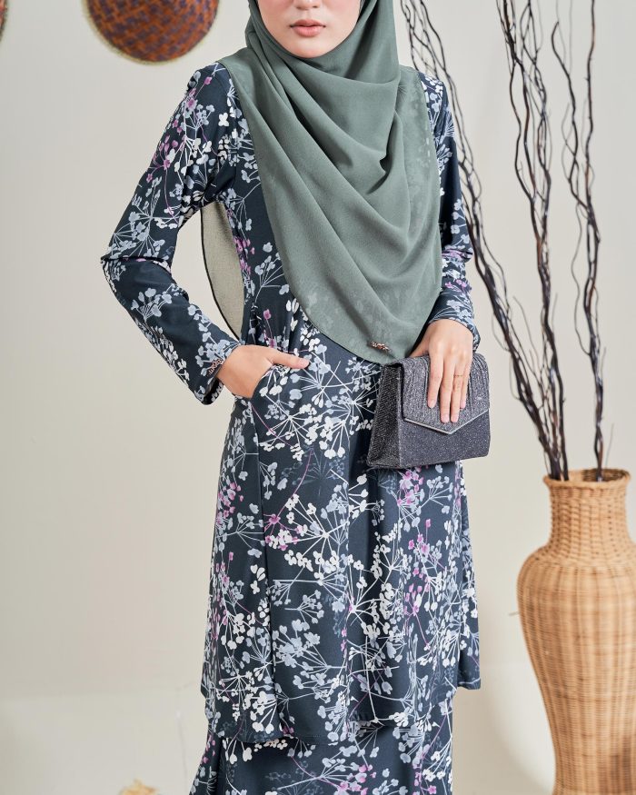 Baju Kurung Pahang Laura 12.0 - Delfino Black - Image 4