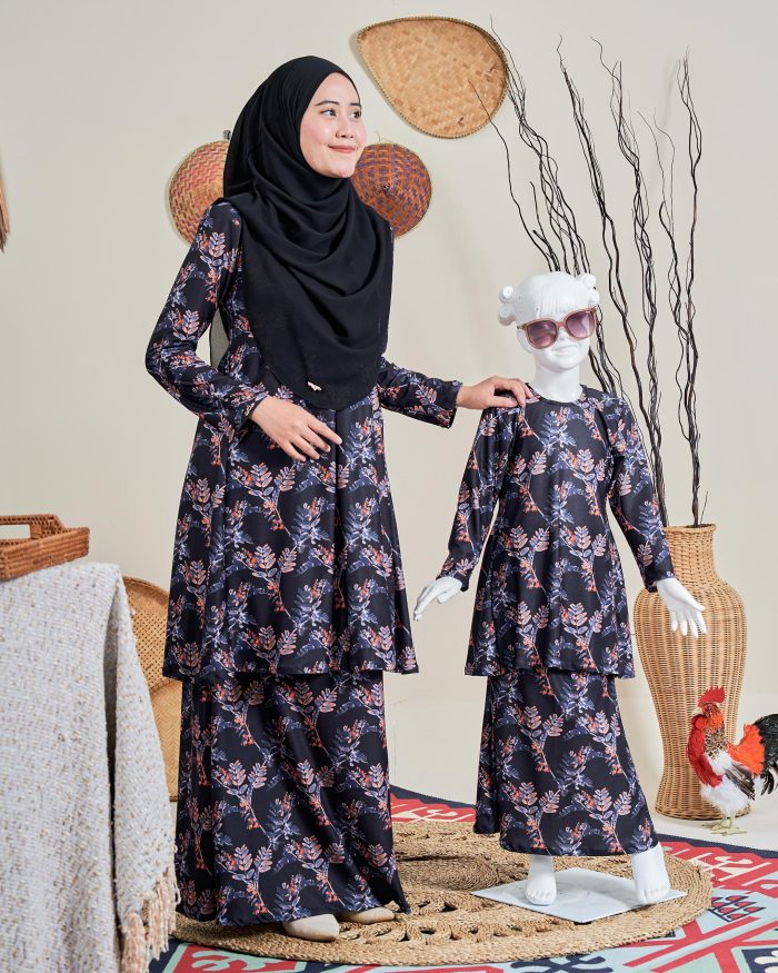 Baju Kurung Pahang Laura 12.0 Kids - Lila Black - Image 3