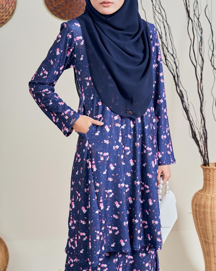 Baju Kurung Pahang Laura 12.0 - Sakura Navy - Image 4