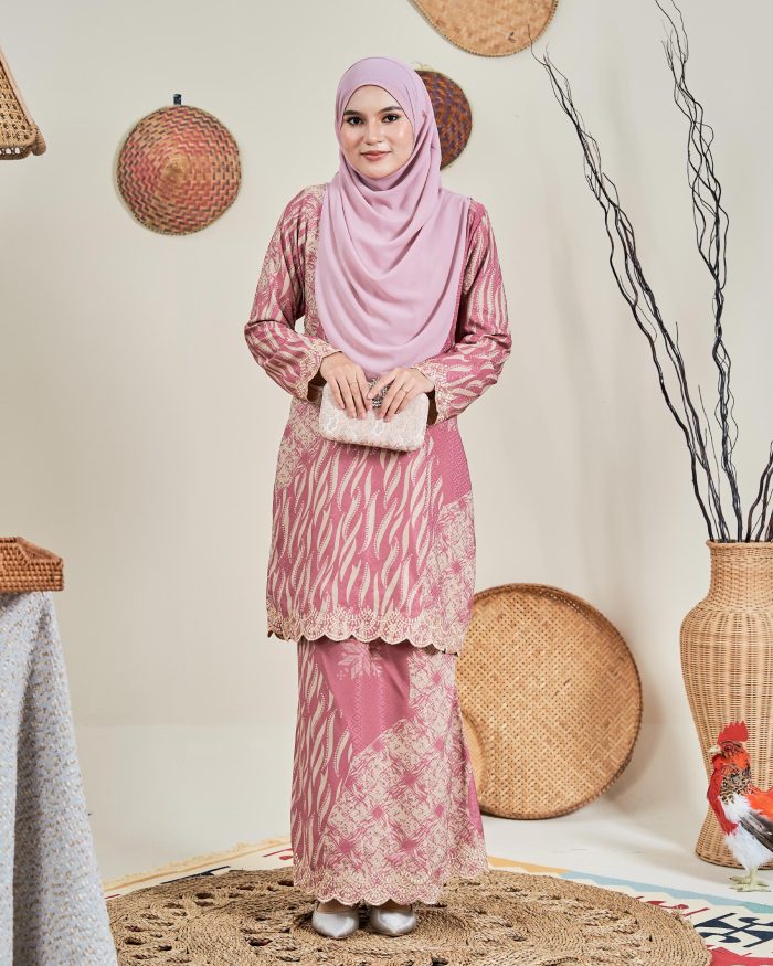 Baju Kurung Moden Batik Sulam Sultanah 10.0 - Manika Candy Pink - Image 3