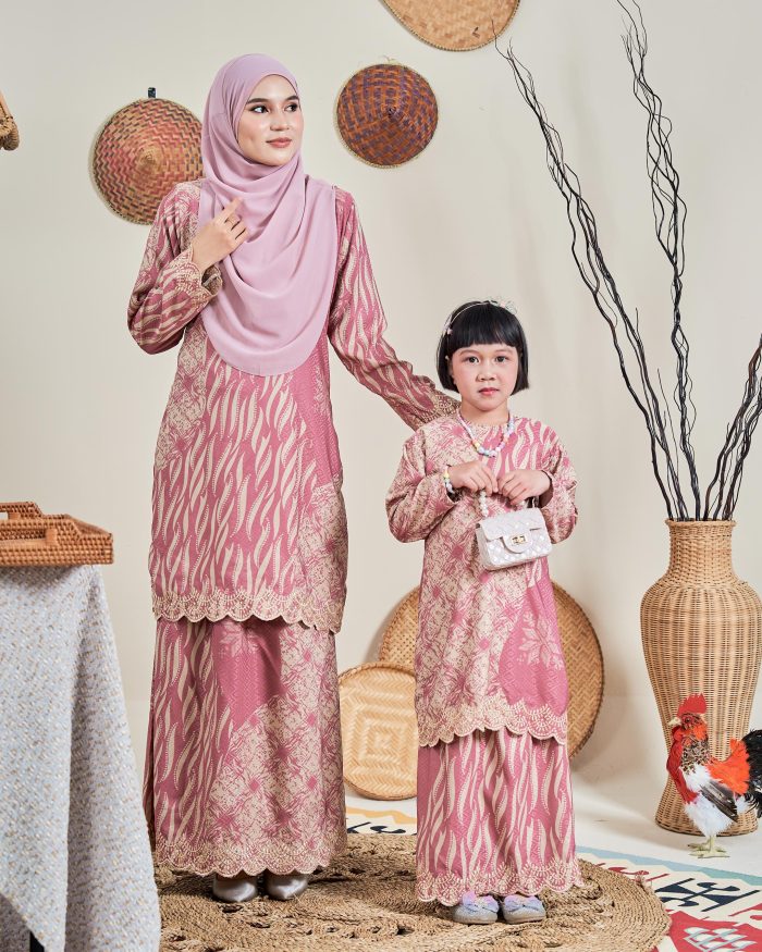 Baju Kurung Moden Batik Sulam Sultanah 10.0 - Manika Candy Pink - Image 5