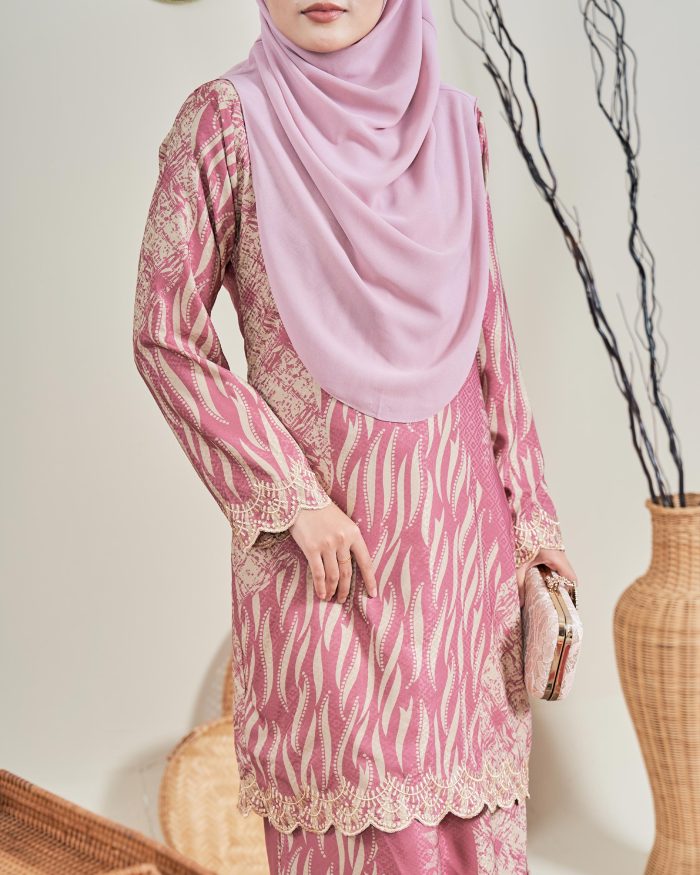 Baju Kurung Moden Batik Sulam Sultanah 10.0 - Manika Candy Pink - Image 4