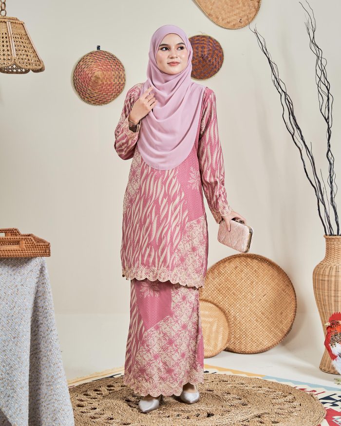 Baju Kurung Moden Batik Sulam Sultanah 10.0 - Manika Candy Pink - Image 2