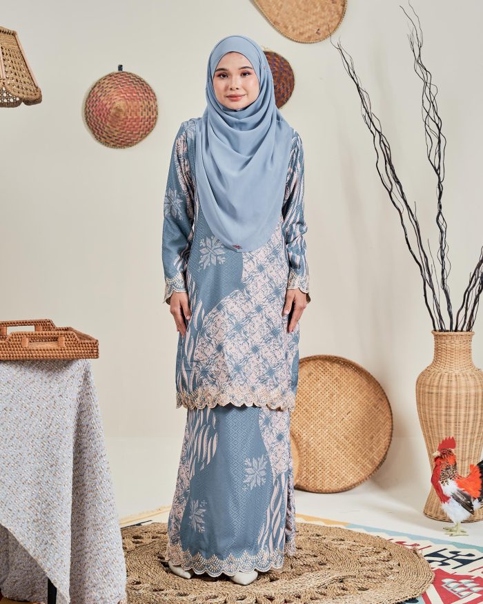 Baju Kurung Moden Batik Sulam Sultanah 10.0 - Manika Greyish Blue - Image 2