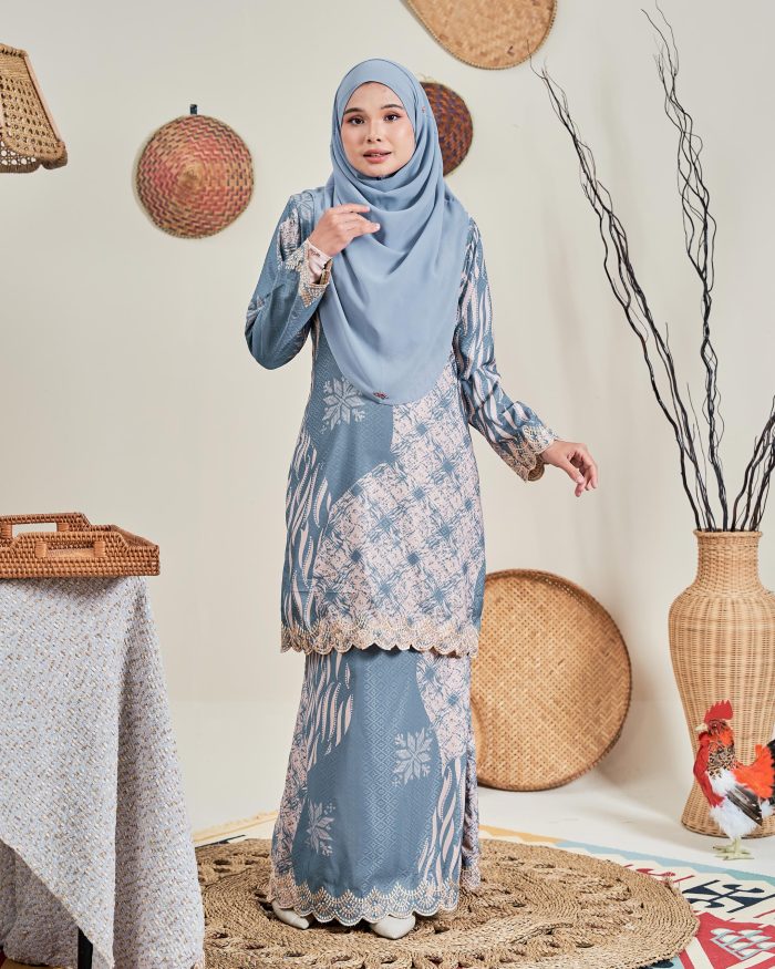 Baju Kurung Moden Batik Sulam Sultanah 10.0 - Manika Greyish Blue - Image 3