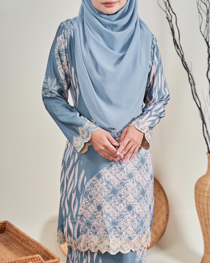 Baju Kurung Moden Batik Sulam Sultanah 10.0 - Manika Greyish Blue - Image 4