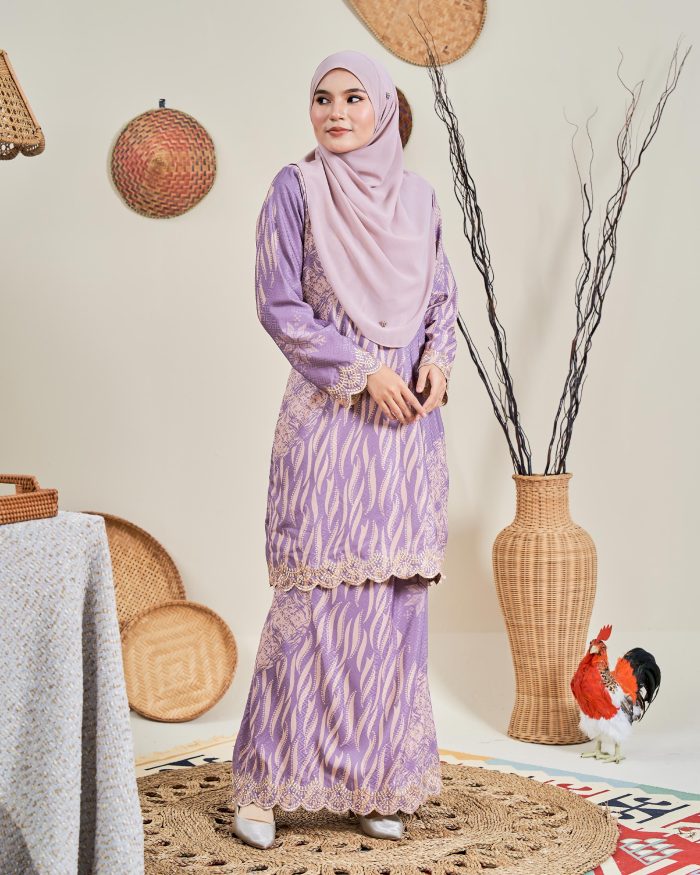 Baju Kurung Moden Batik Sulam Sultanah 10.0 - Manika Lilac Purple - Image 3