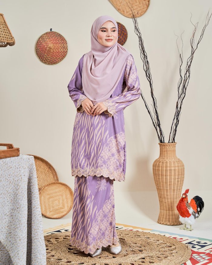 Baju Kurung Moden Batik Sulam Sultanah 10.0 - Manika Lilac Purple - Image 2