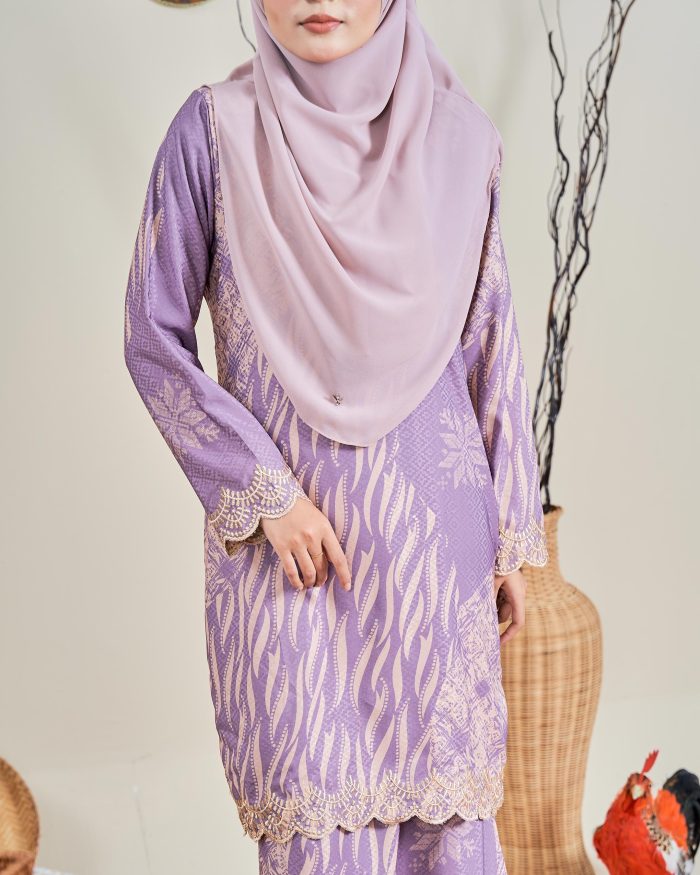 Baju Kurung Moden Batik Sulam Sultanah 10.0 - Manika Lilac Purple - Image 4