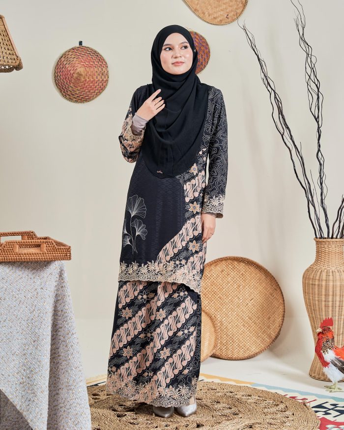 Baju Kurung Moden Batik Sulam Sultanah 10.0 - Manira Black - Image 2